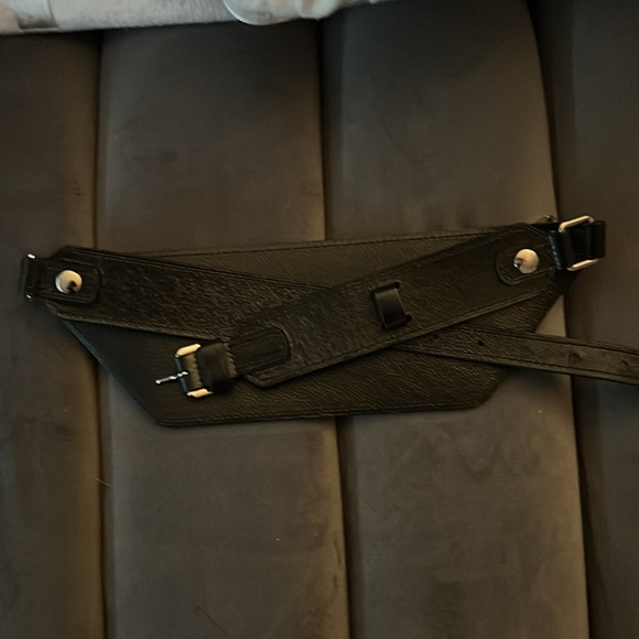 LOUIS VUITTON Reverse Giant Monogram Dauphine Bumbag Clutch - Picture 4 of 7